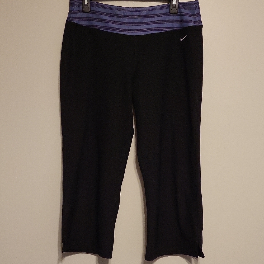 Nike Large 12-14 Black and Purple Capri Activewear Athleisure